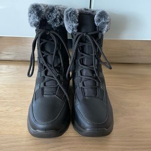 Women’s winter boots size 6